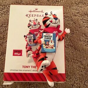 NIB new Hallmark keepsake Tony the Tiger Stuffed Animal Ornament Frosted Flakes